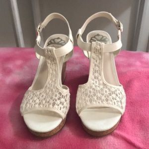 Fergalicoius White lace wedges